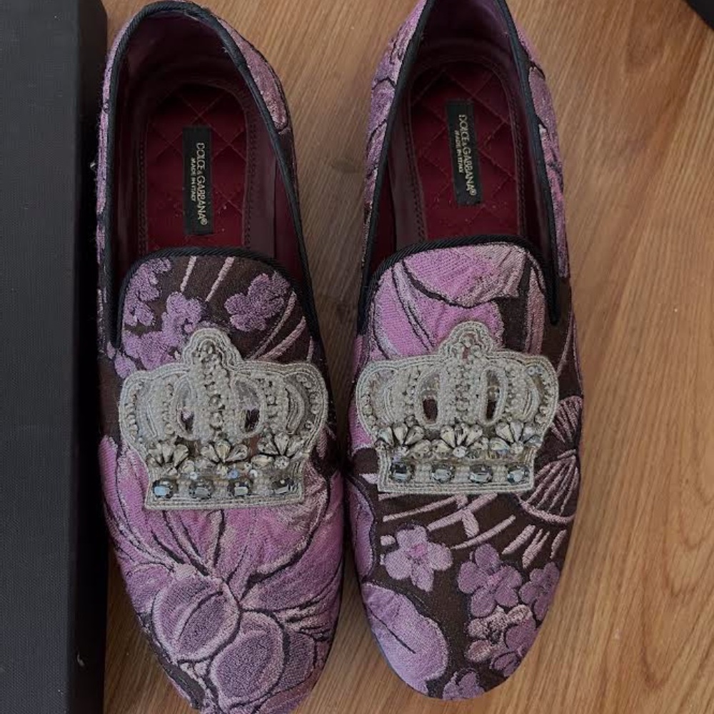 Dolce & Gabbana Purple Velvet loafers with coat of arms embroidery